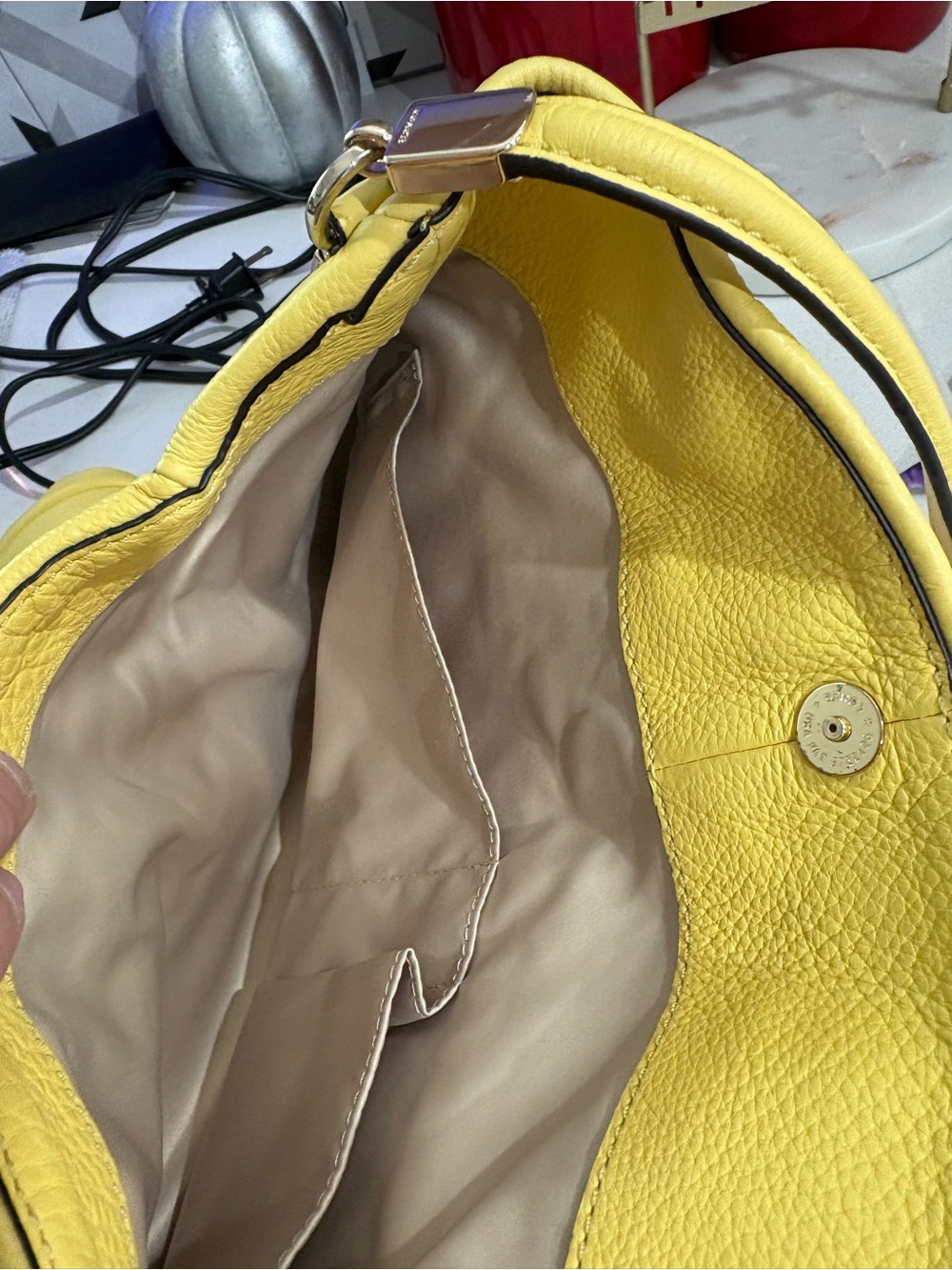 Coach Madison EUC DOES NOT INCLUDE ACCESSORIES! Italian buttery leather.SPACIOUS - Picture 4 of 7